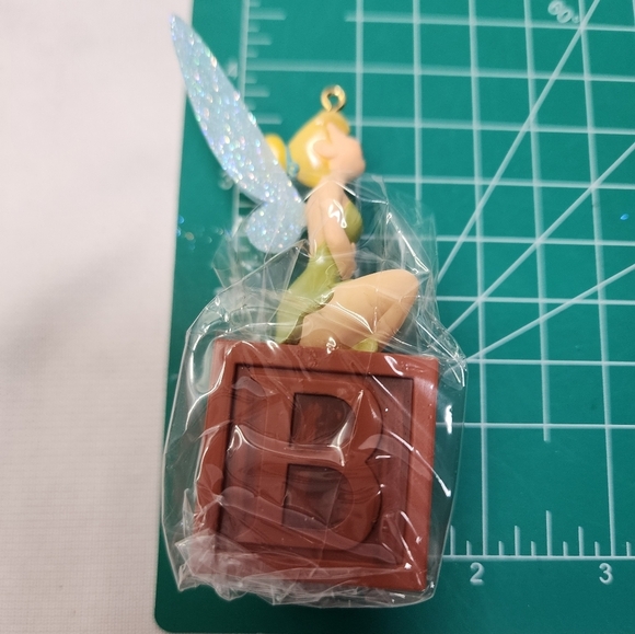 2005 Hallmark Keepsake Disney Tinker Bell Ornament - Picture 2 of 11